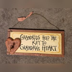 Rustic Grandkids Hold The Key  Wall Sign - Heart Decor